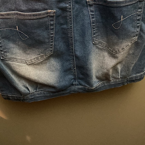 Venus jean shirt sleeve mini dress with buttons and zipper. - Picture 8 of 10